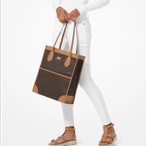 Michael Kors signature bay tote bag